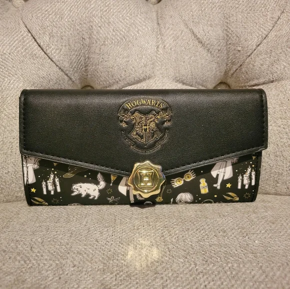 Loungefly Harry Potter Wallet - Picture 6 of 9